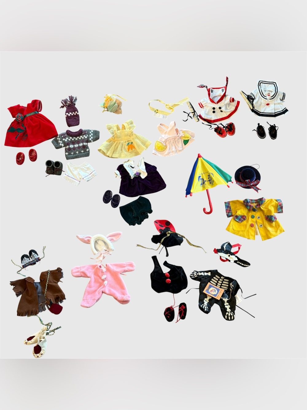 VINTAGE Muffy VanderBear MEGA Clothes Lot 15+ Costumes Outfits Hangers Props